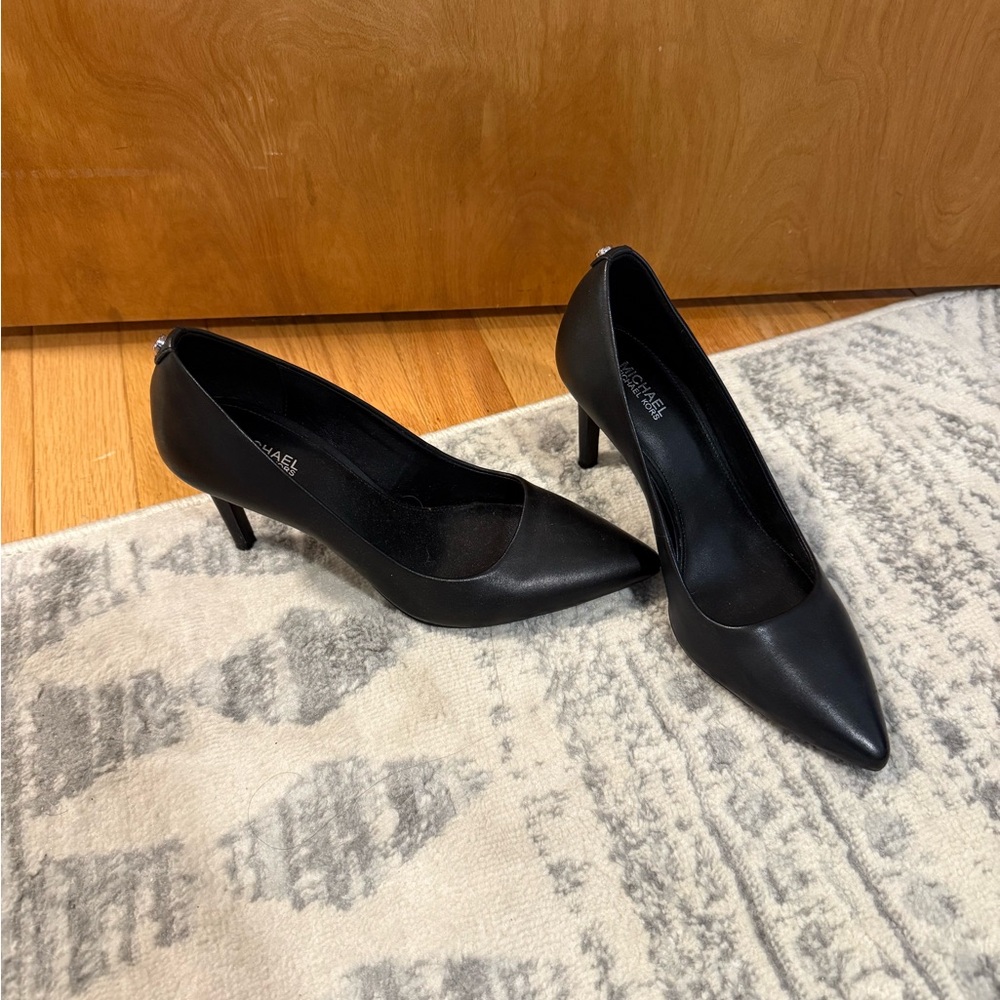 Michael Kors Black Pointed Toe Pumps